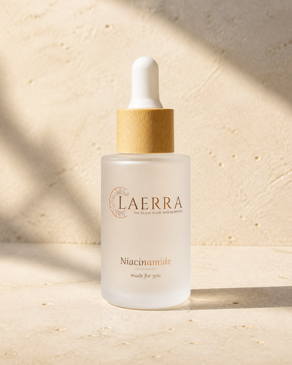 Laerra Niacinamide Face Serum с точната компактна опаковка
